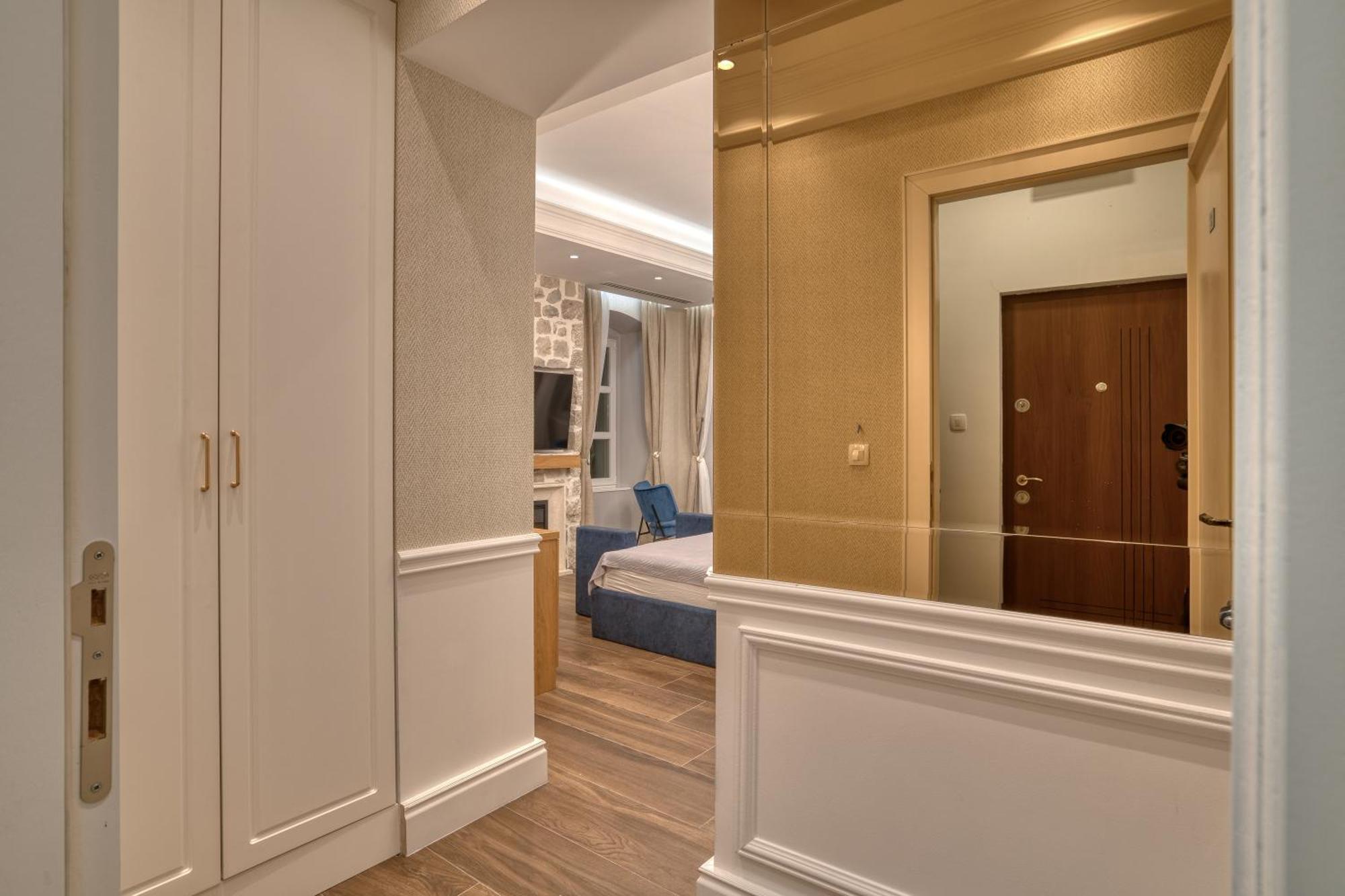 Hive Luxury Suites By Mn Property Kotor Exteriör bild