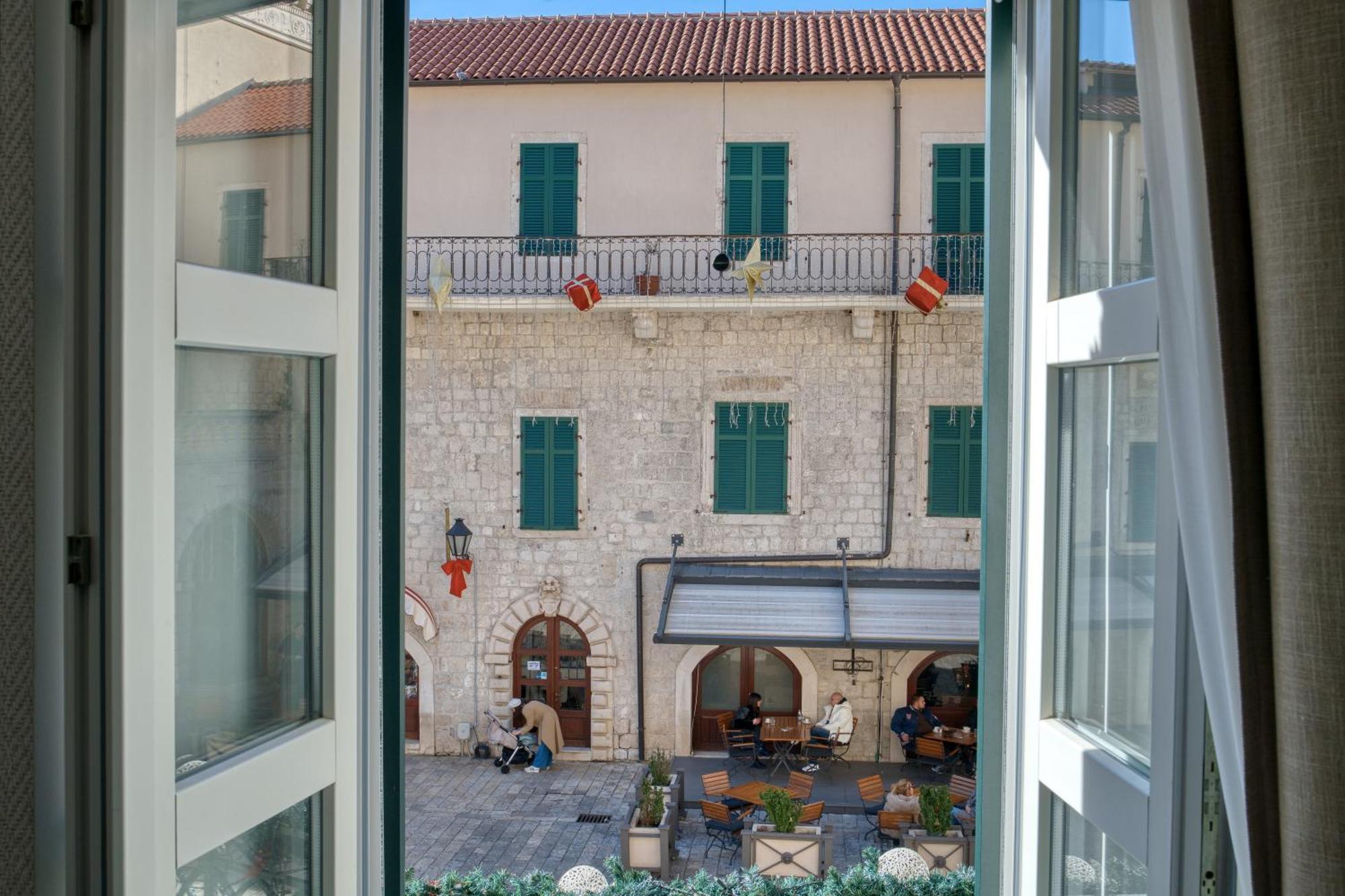 Hive Luxury Suites By Mn Property Kotor Exteriör bild
