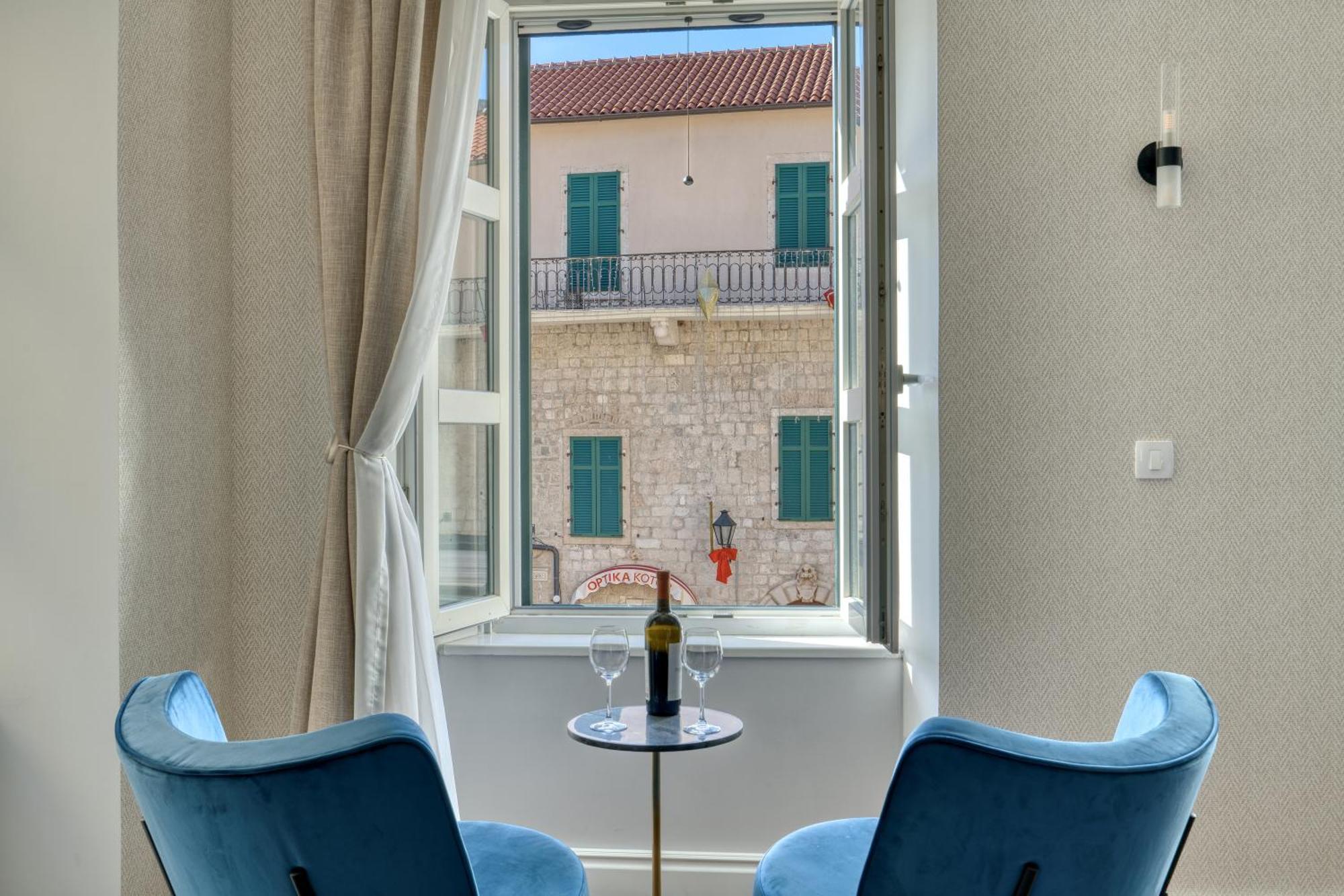 Hive Luxury Suites By Mn Property Kotor Exteriör bild