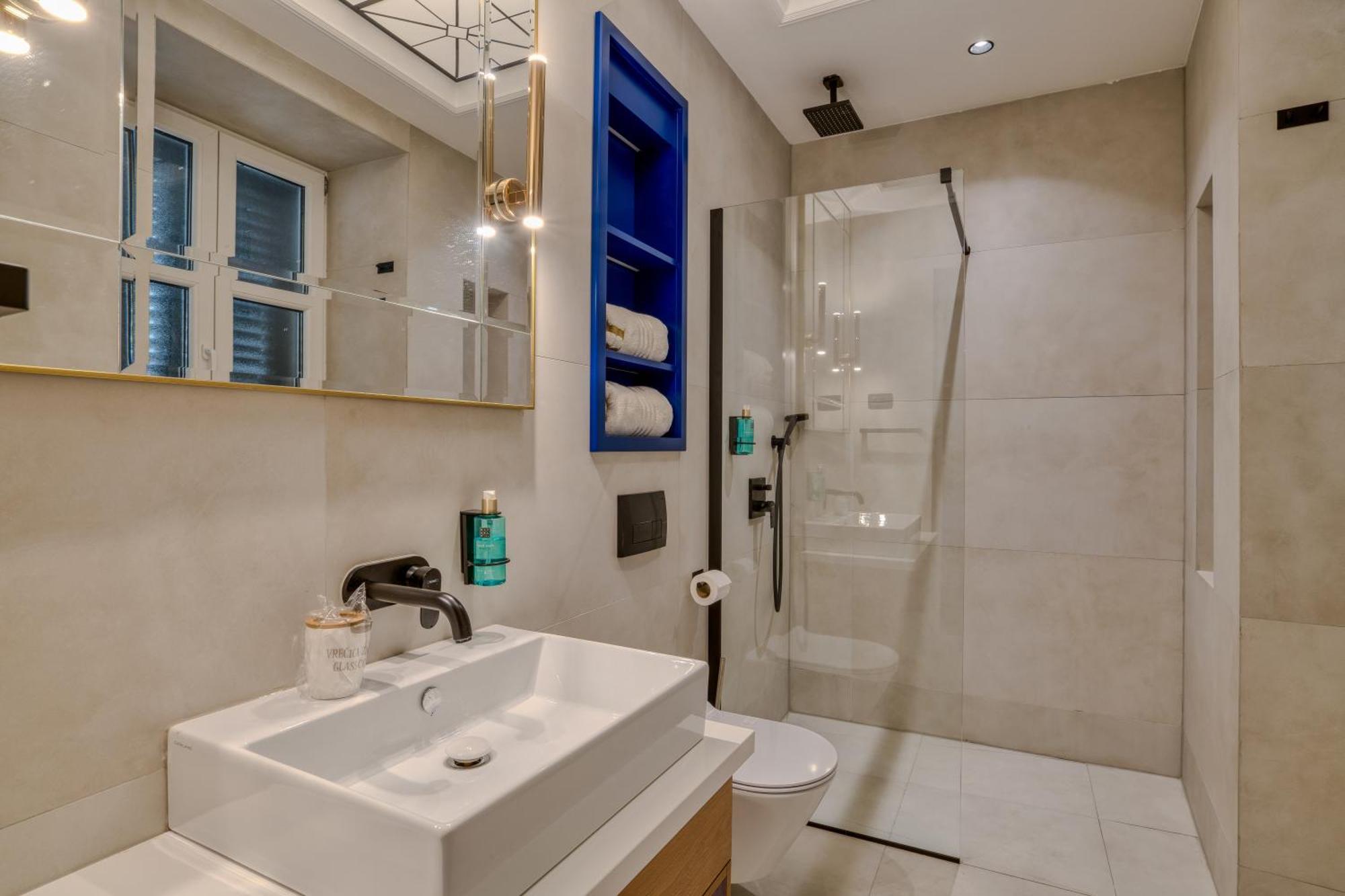 Hive Luxury Suites By Mn Property Kotor Exteriör bild