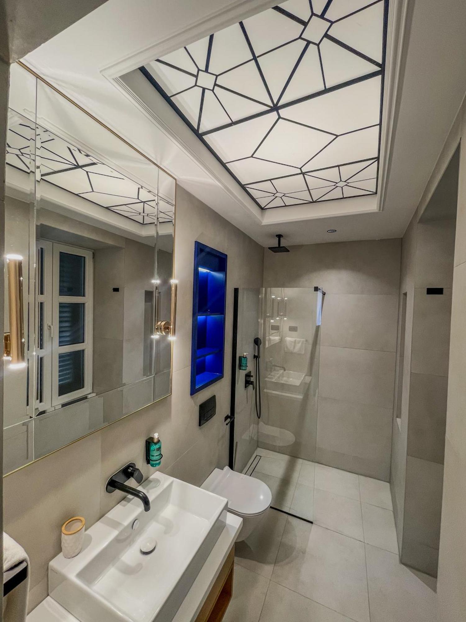 Hive Luxury Suites By Mn Property Kotor Exteriör bild