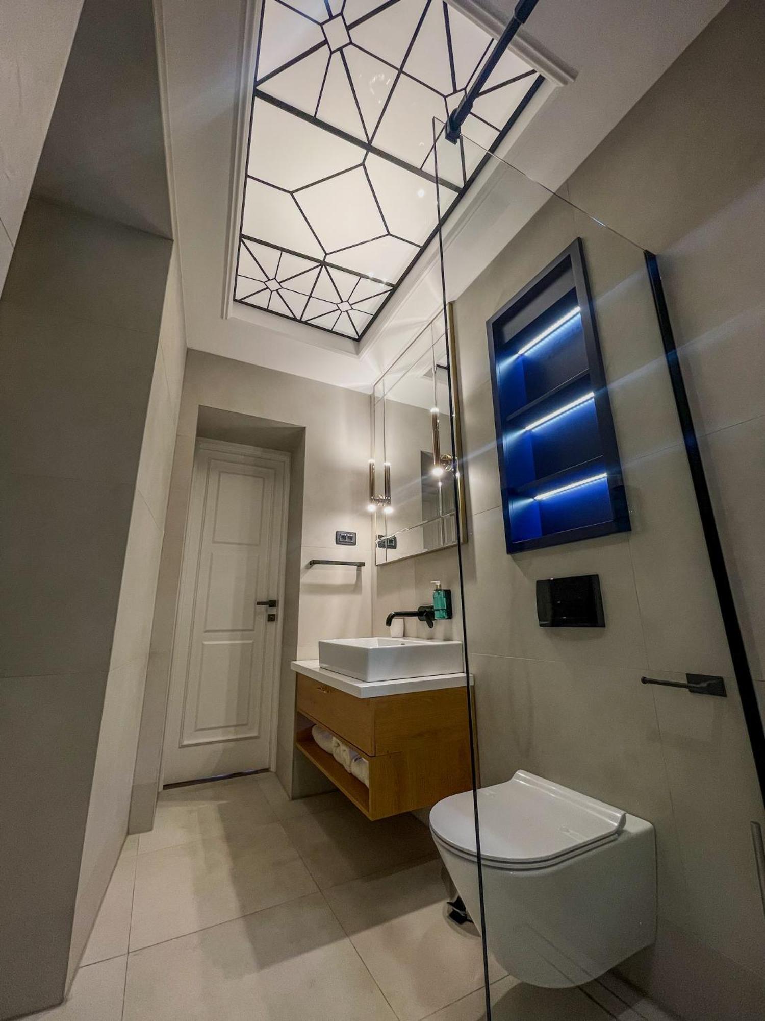 Hive Luxury Suites By Mn Property Kotor Exteriör bild
