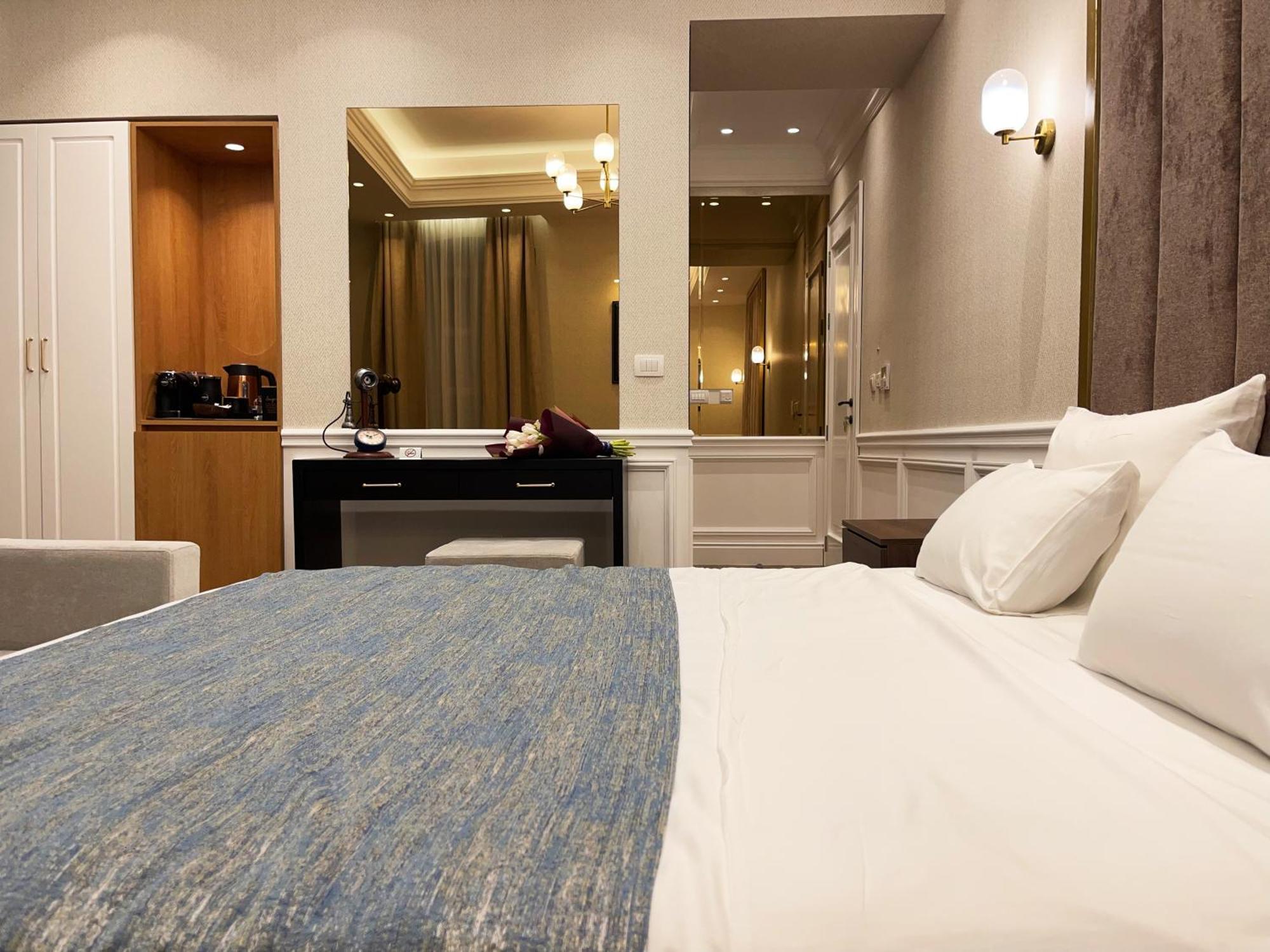 Hive Luxury Suites By Mn Property Kotor Exteriör bild