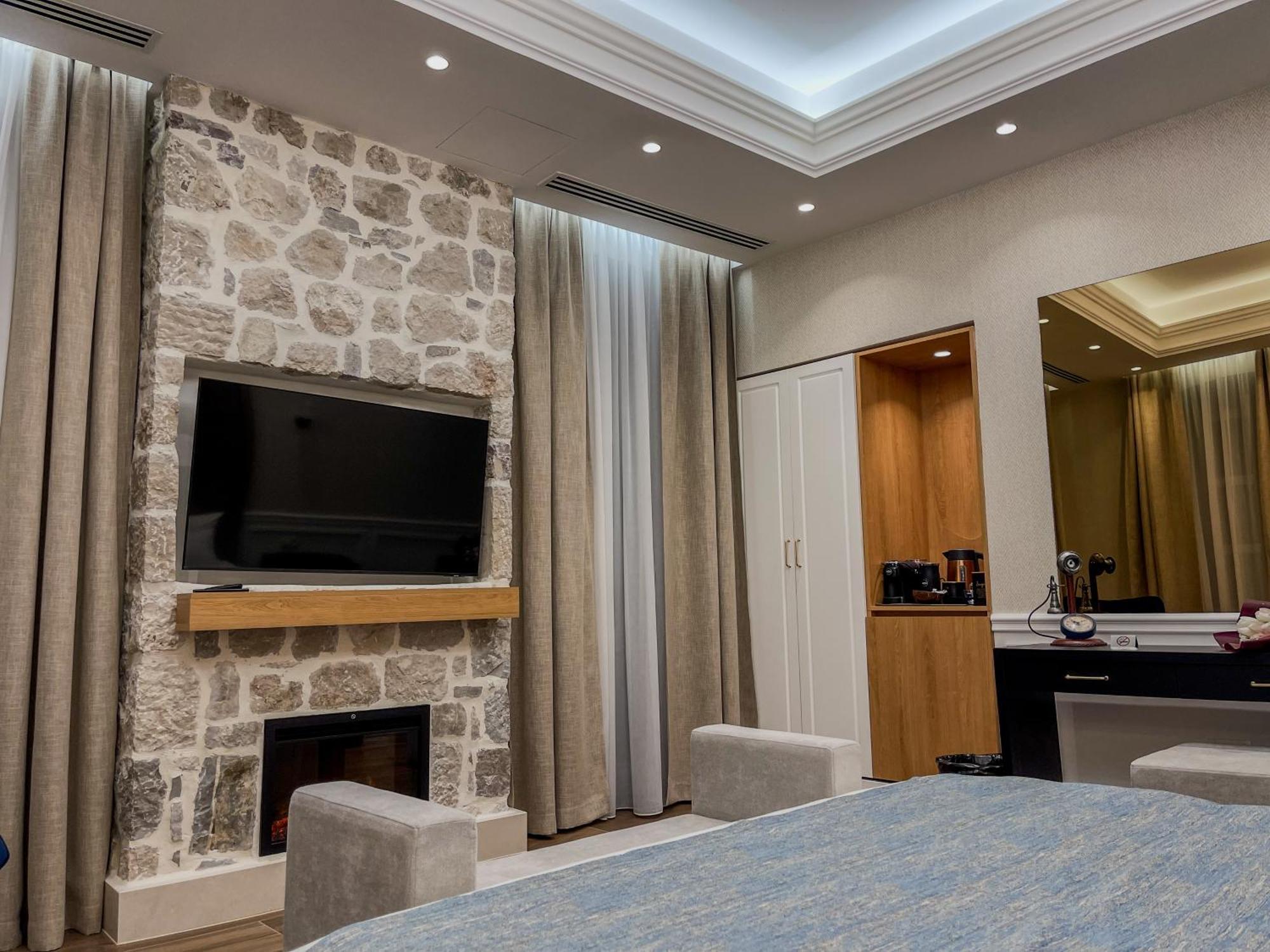 Hive Luxury Suites By Mn Property Kotor Exteriör bild